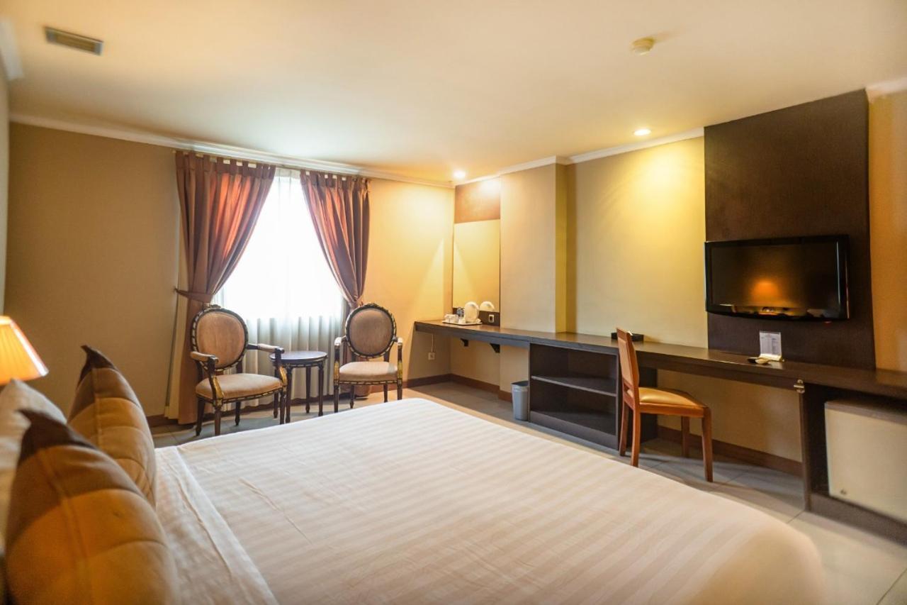 Olympic Hotel Jakarta Exterior foto