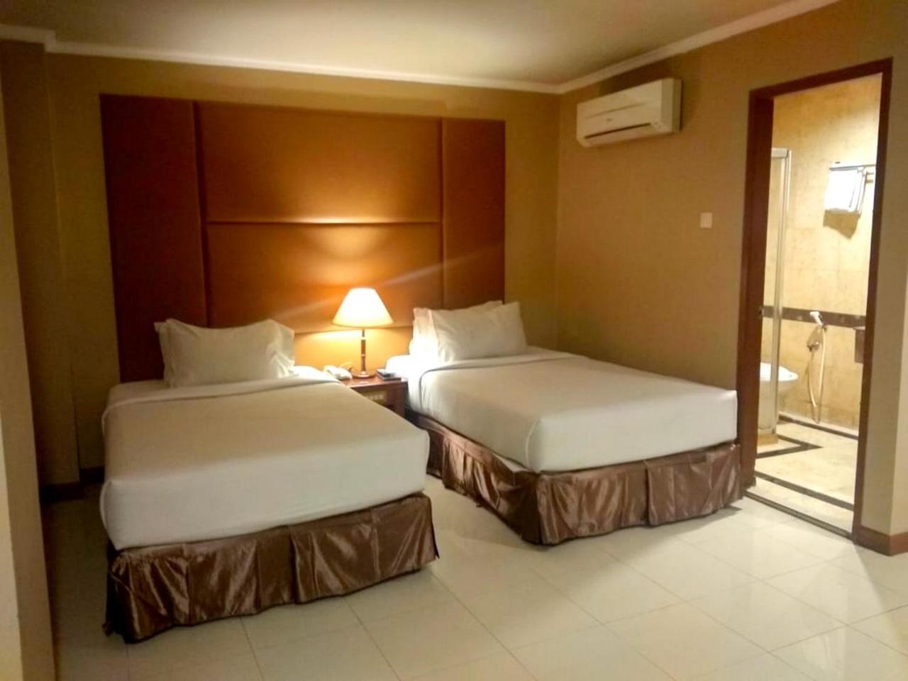 Olympic Hotel Jakarta Exterior foto